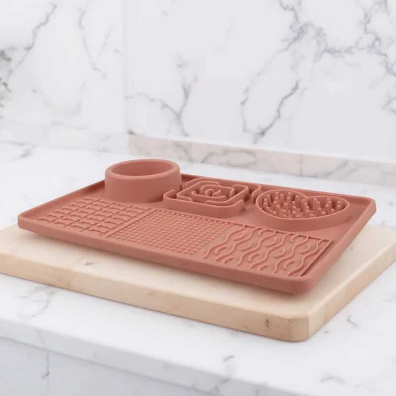 Licking Mat Slow Feeder NonSlip Silicone Pet Feeding Pad for Dogs Cats Slow Eating Silicone Pet Food Mat Dog Feeding Pad Y251023