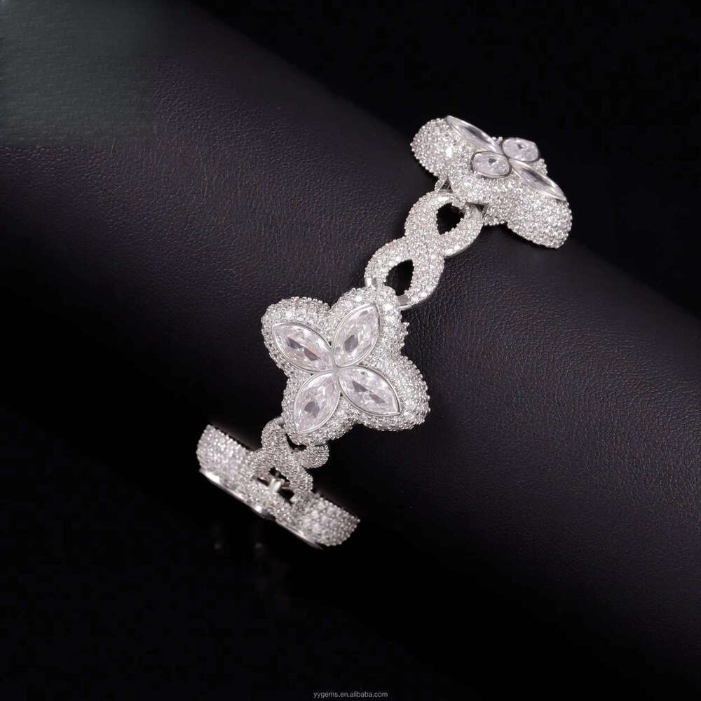Yy New Design Iced Out Clovers Vvs Moissanite Cuban Chain Sterling Sier Fine Jewelry Bracelets for Men Women
