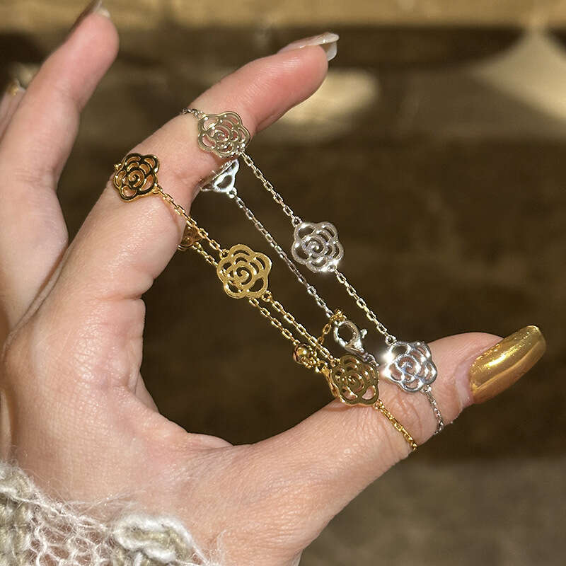 New Hollow Camellia Bracelet 2024 Vintage Style High-Value Design Light Fashion Jewelry