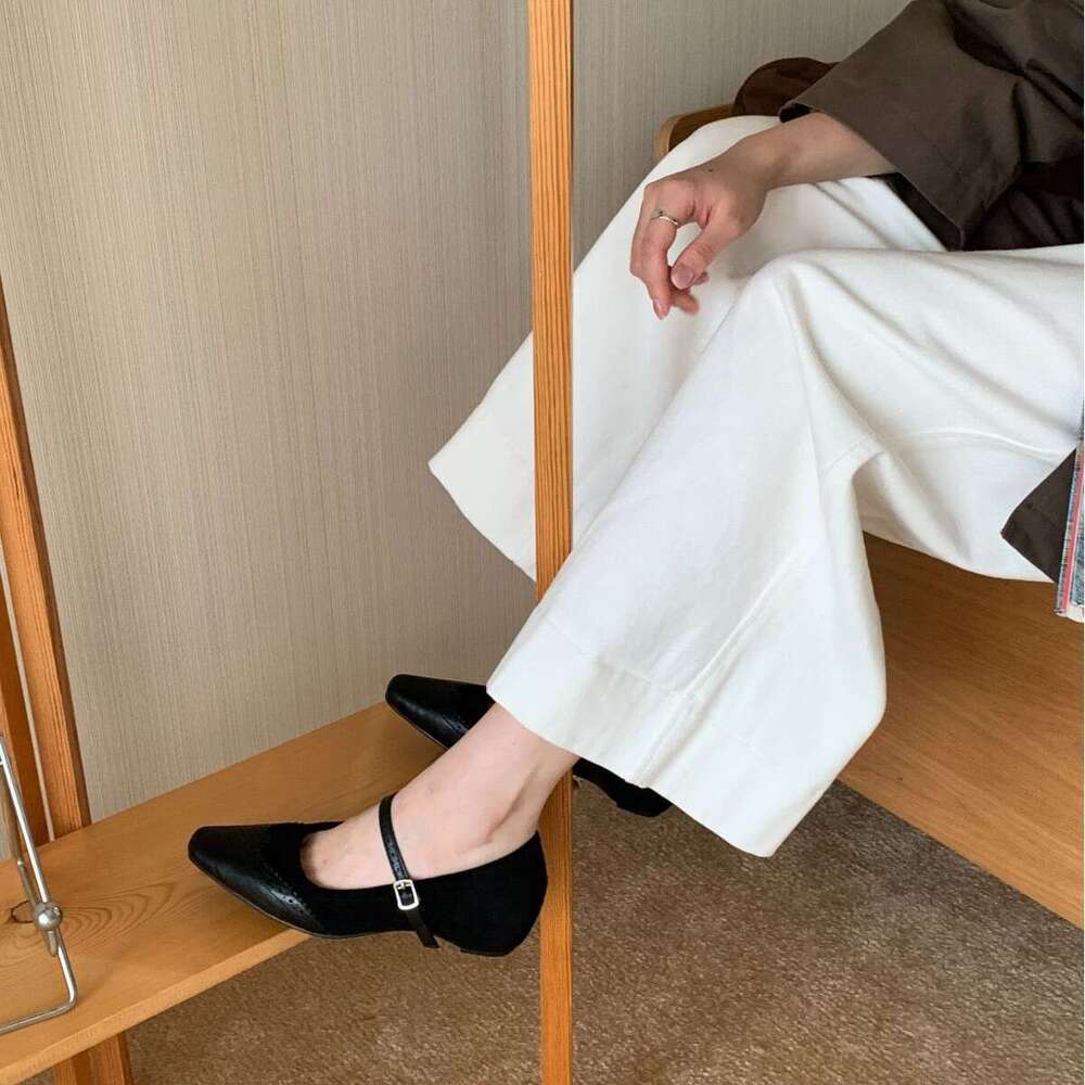 2025 Autumn New Women's British Niche One-Strap Mary Jane Shoes Elegant Versatile Evening Style Flats Stylish Chic Designer
