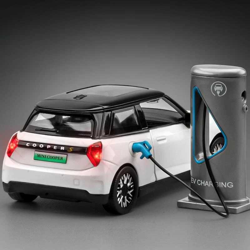 128 BMW Mini Cooper Alloy Car Model with EV Charger Sound Light Children Boy Diecast Toy Vehicle Collection Miniature VoitureT251023
