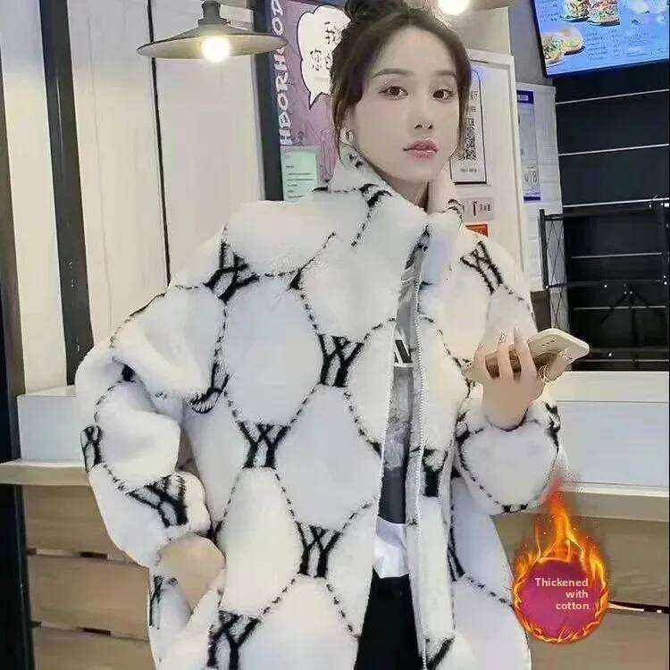 Women's Fleece Lined Thickened Jacket Autumn Winter New Style Loose Versatile Lamb Fur Leather Cotton Coat Trendy