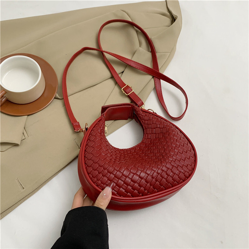 Luxury Brand Designer This Year's Trendy Fashionable Elegant Handbag 2023 New Versatile Ins Korean Version Crossbody Dumpling Bag Textured Women