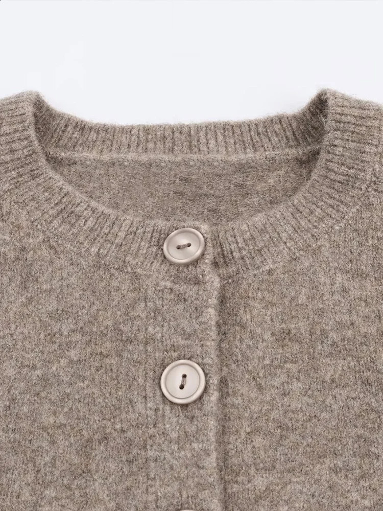 European style womens fashion versatile temperament singlebreasted short round neck longsleeved knitted jacket 251022