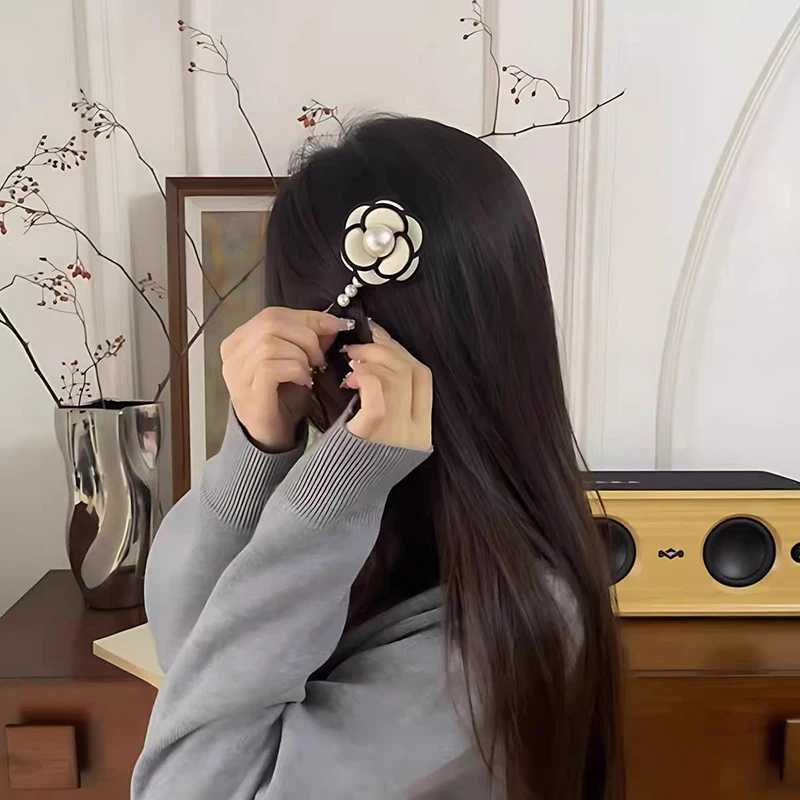 Korean Style Wen Girls Fashon Elegant Pearl lia Brooches Pins Exquisite Design La Classic Wedding Party Corsage Badg Y251023