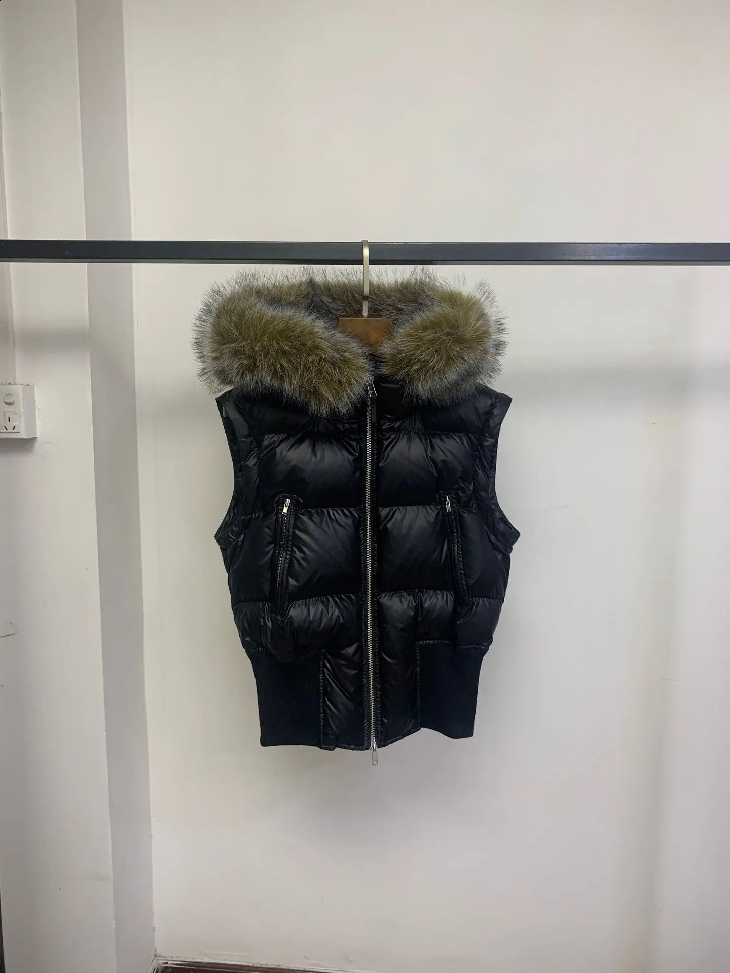 Detachable sleeves short section hair collar down jacket temperament Slim winter warm fluffy womens 251022