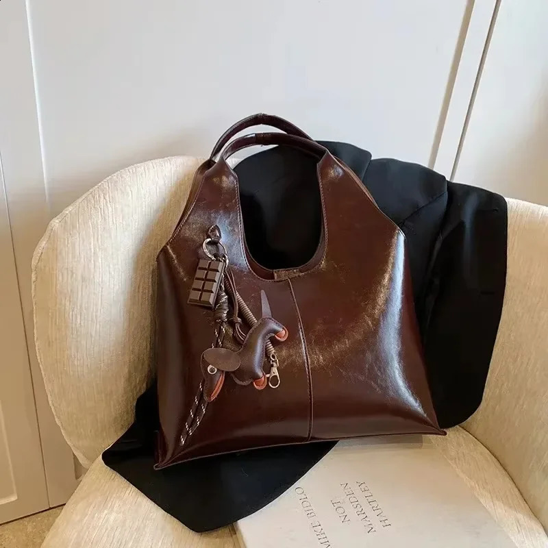 Magnetic Buckle Casual Tote Bags Interior Compartment Solid Soft Large Capacity Bags for Women Zipper Womens Handbags 251021