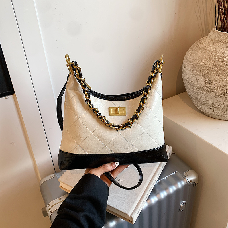 Luxury Brand Designer Bag High-End Oil Leather Small Bag 2025 New Quilted Embroidery Versatile Crossbody Bag Women's Shoulder Underarm Bag