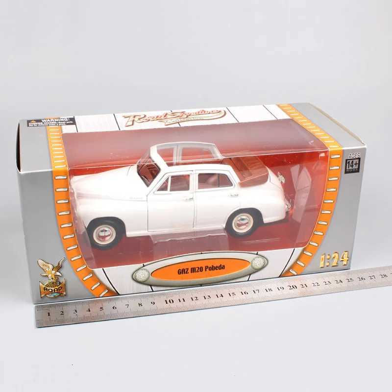 124 Scale Road Signature Russia Soviet vintage Gorky GazM20 Pobeda Gaz M20 Volga Diecast Model Car Miniature Toy For CollectorT251023