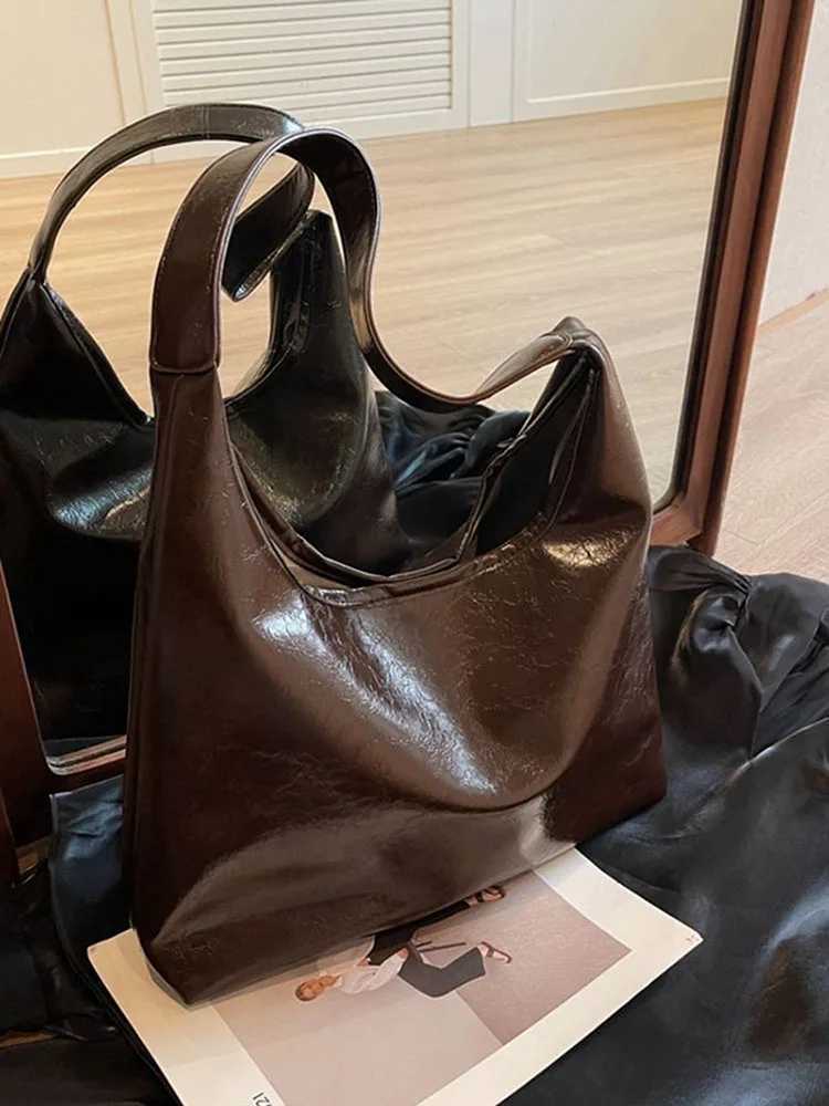 Large Capacity Red Bag For Women 2024 New Retro Texture Single Shoulder Tote Bags Fashion Versatile Casual Ladies HandbagsL251023