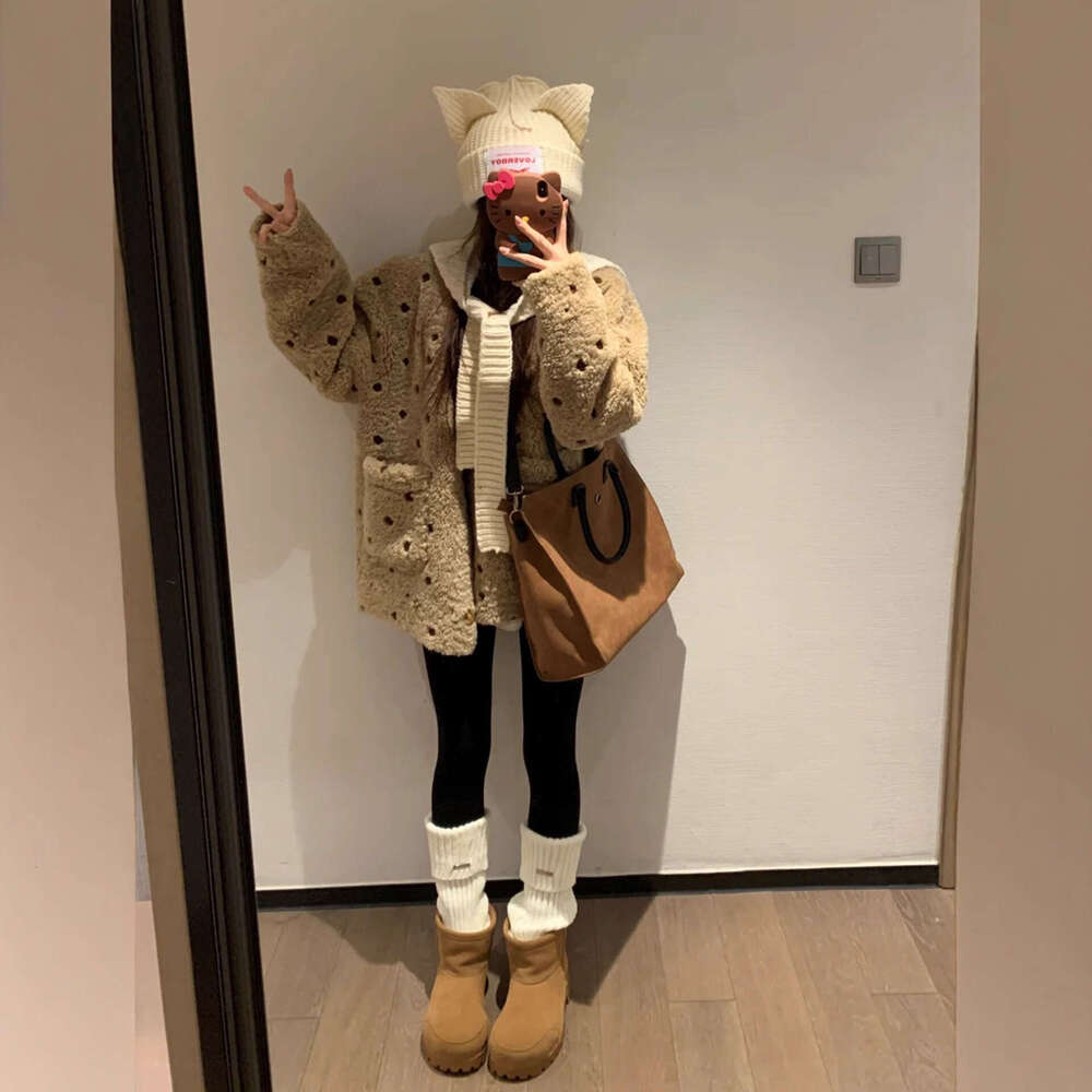 EcoFriendly New Milk Tea Polka Dot Fur Sheepskin Hooded Shearling Coat Women Winter Jacket