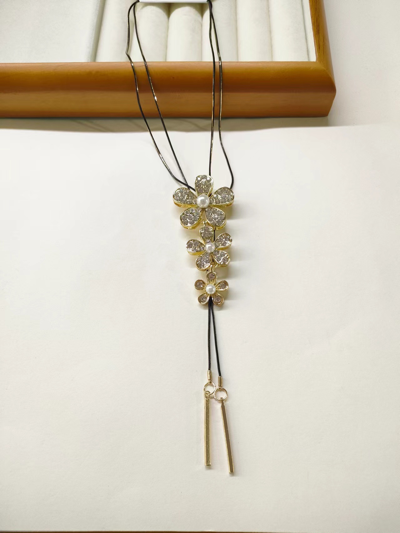 Gold necklace Pearl sweater chain women's camellia long style high-end minimalist pendant gift necklace for men free shipping