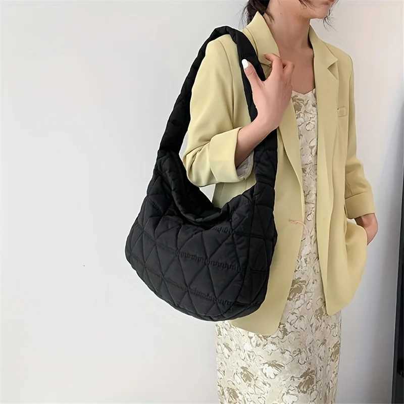 Stylish Quilted Puffer Crossbody Tote Bag Ideal for Daily Use Fashionable Shoulder Bag with Convenient Quilt Stitch DesignL251023