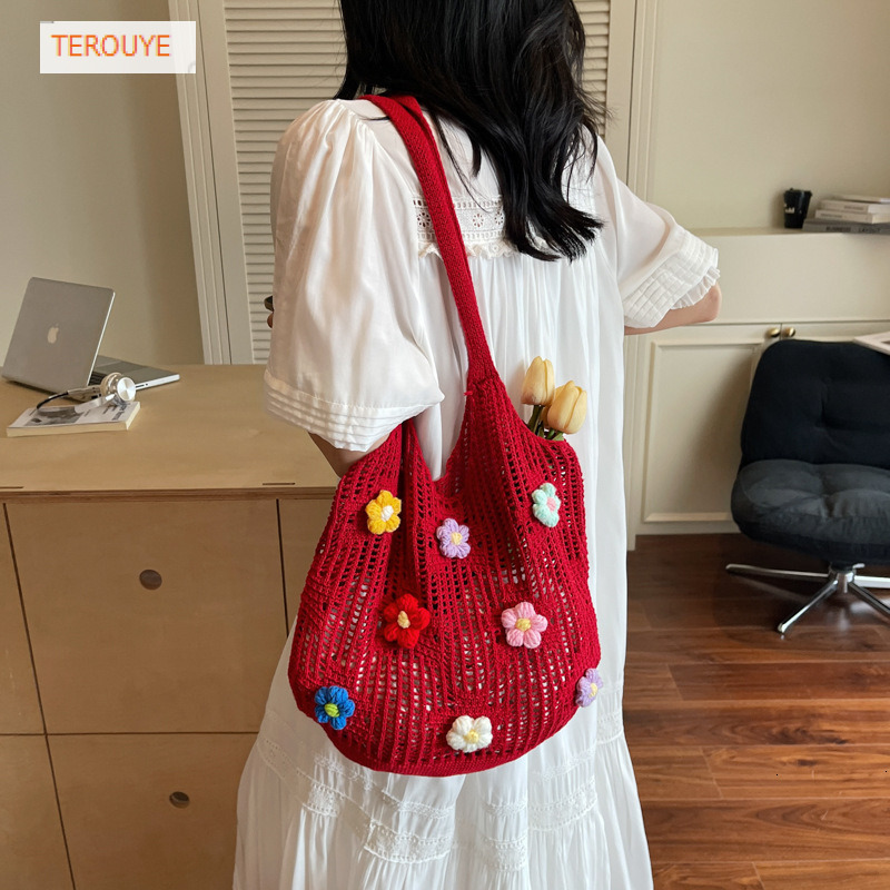 Autumn and winter new hollow knitted woven fabric bag, Korean style niche style, large capacity fashion trend design, women's shoulder bag design