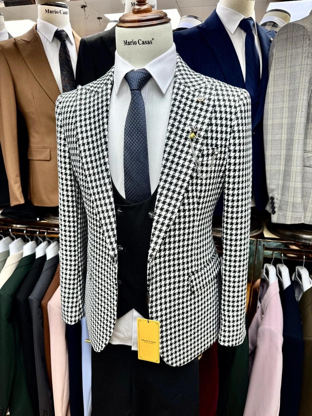 On Sale Office 3pieces Mens Suit Patterned Handsome Jacket Pants Vest Groom Wear Four Seasons Stylish Single Breasted Set 251023