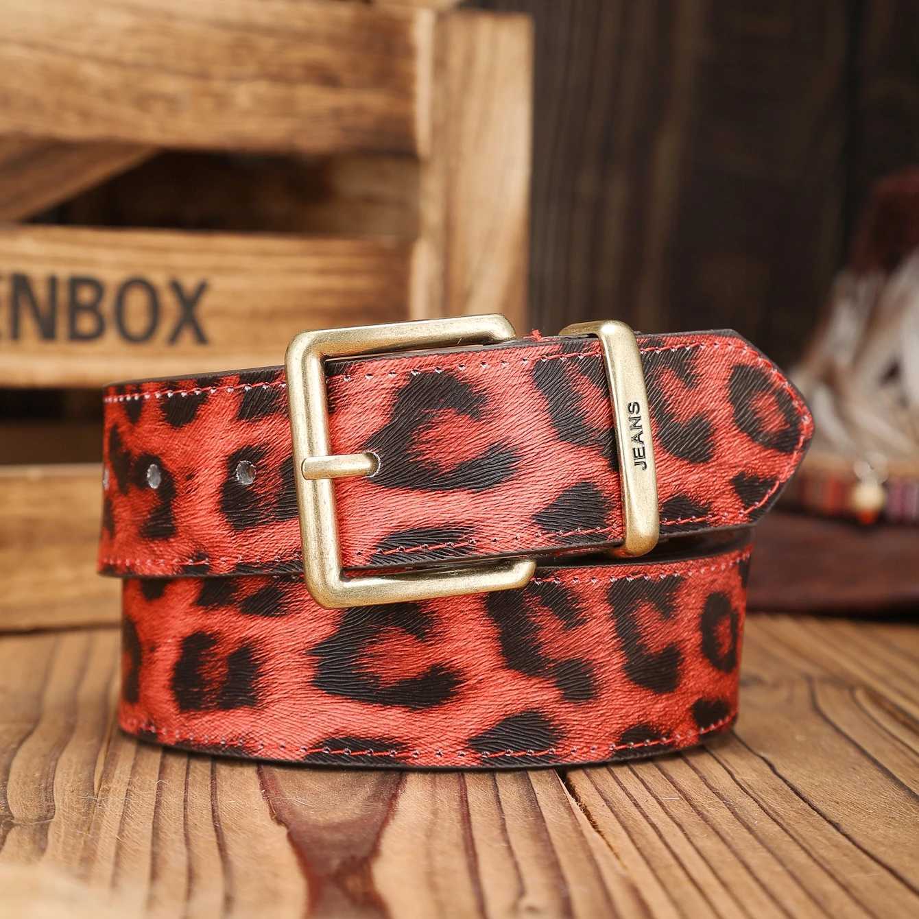 A Westernbuckle PU belt suitable for both men and women a unique and retro brown belt with perforated nails includedXJ251023