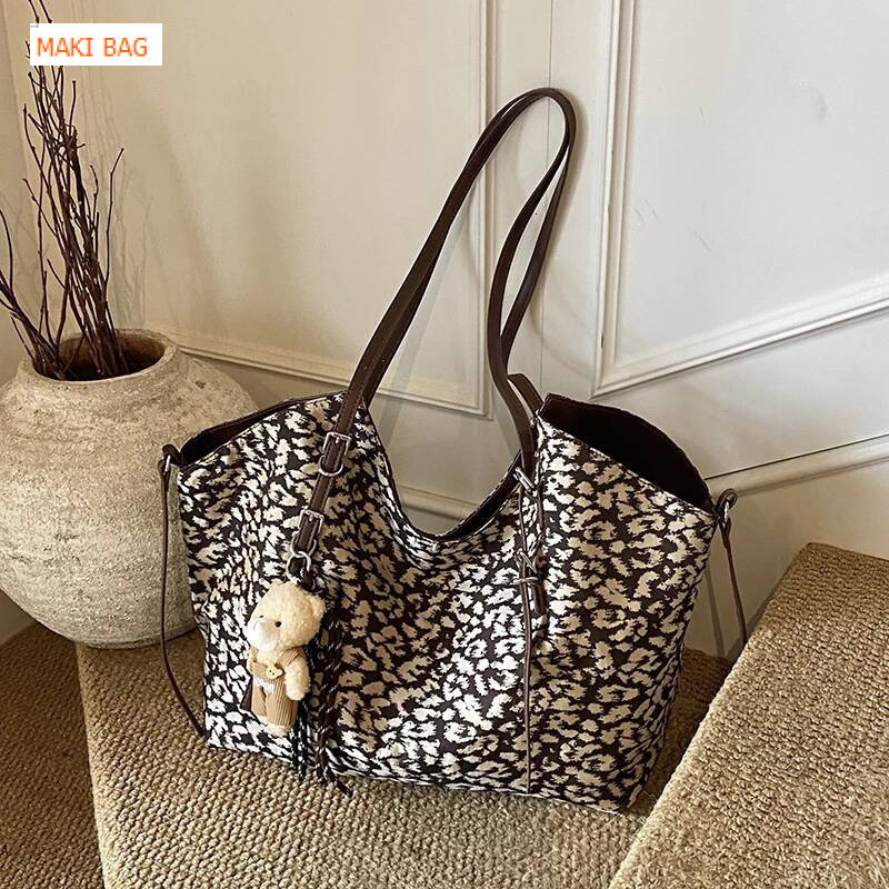 Retro suede design handbag for autumn and winter, large capacity, fashionable and elegant, luxurious armpit bag, women's shoulder bag, trendy des