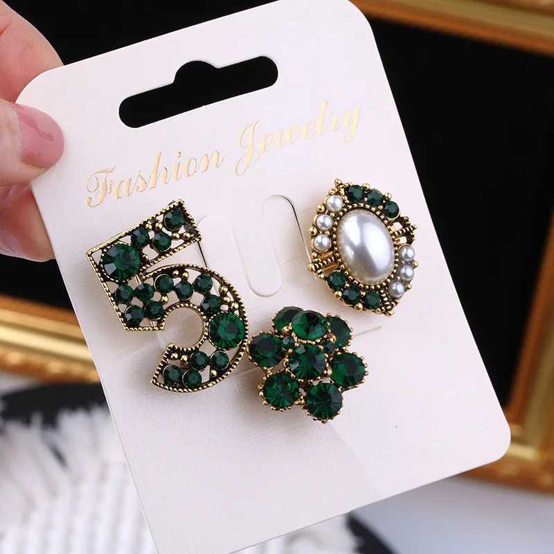 3 pcsset Elegant Wen Fashion Pearl Crystal Brooches Pins Creative Exquisite 5 Number Jewelry Clothing Suit Rhinesotne Brooch Y251023