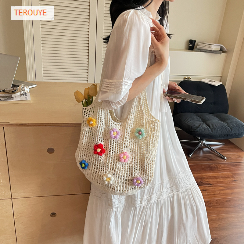 Autumn and winter new hollow knitted woven fabric bag, Korean style niche style, large capacity fashion trend design, women's shoulder bag design