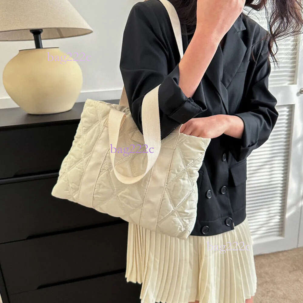 Women Cotton Padding Tote Large Capacity Pluffy Shoulder Purse Solid Color Waterproof Female Autumn Winter Daily Bagh7.3#13.86