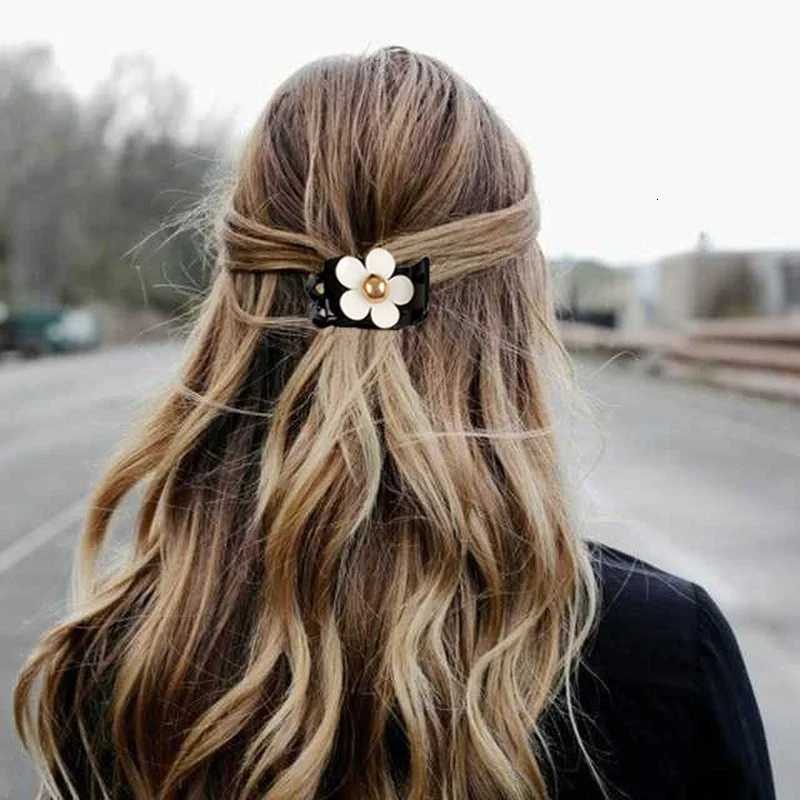 Fashion wer Wen Hair Clips Luxury Black White Small HairClip Barrette Girls Sweet Hairpins Crab Clips Hair Accories Y251023