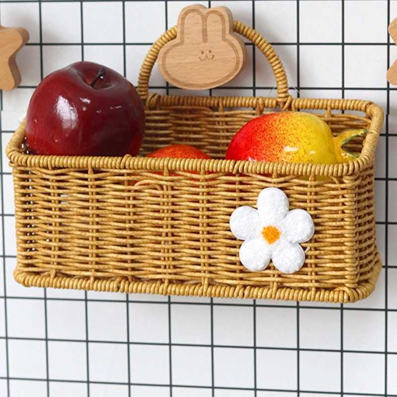 Hanging Fruit Basket Imitation Rattan Wall Mount Basket With Handle Handmade Rattan Woven Organizer Flower Pot Container Basket C251023