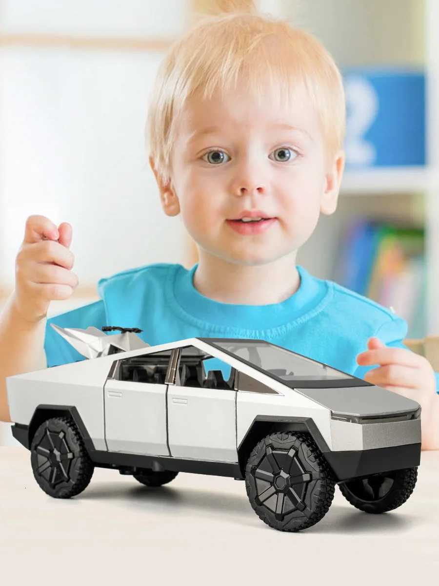 132 Scale Zinc Alloy Pickup sUV Model Toy With Sound Lights And PullbackChristmas Surprise Toy Car For Birthday Gifts For BoysT251023