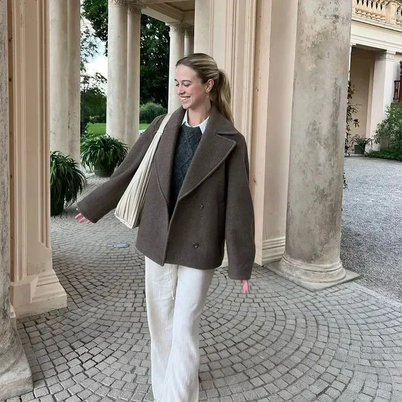 Womens Double Breasted Wool Coat Autumn Winter Fashion Lapel Long Sleeves Short Blazer Jacket Elegant Solid Warm Loose Outwear 251021