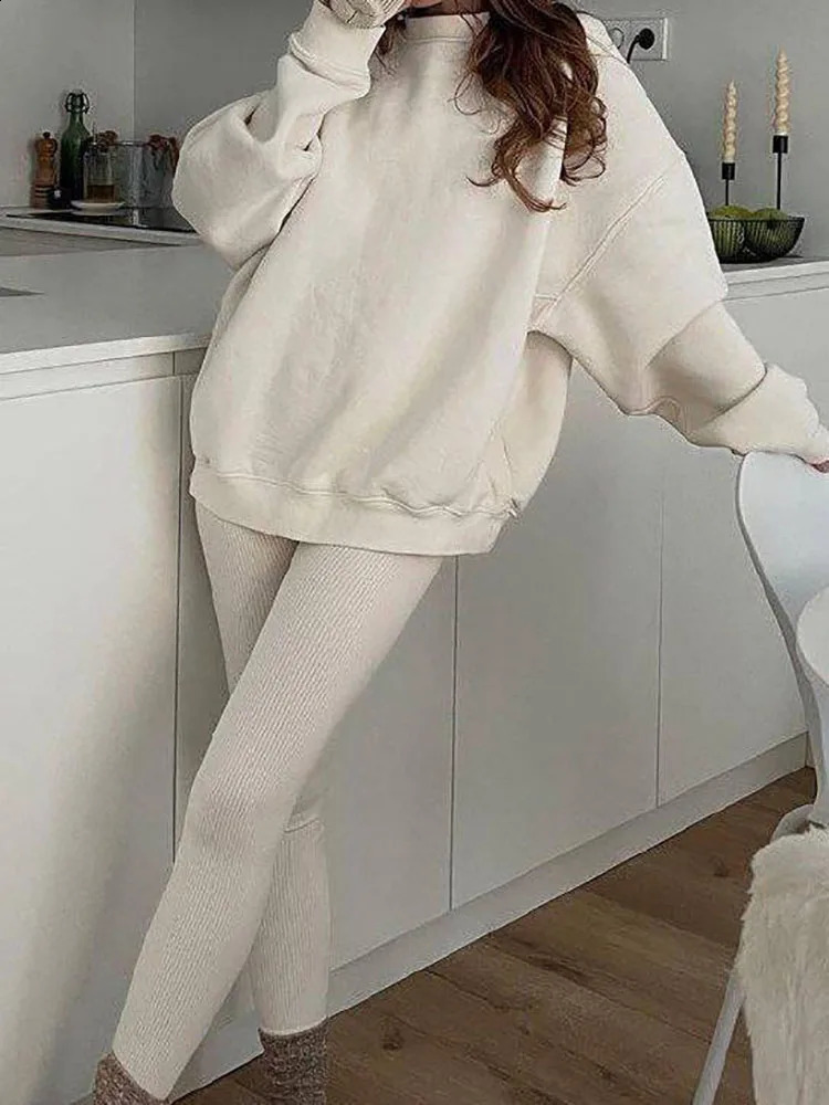 Autumn Winter Solid Color Sportswear Tracksuit Women Casual Round Neck Sweatshirt and Slim Pant Set Long Sleeve 2pcs Suit Outfit 251022