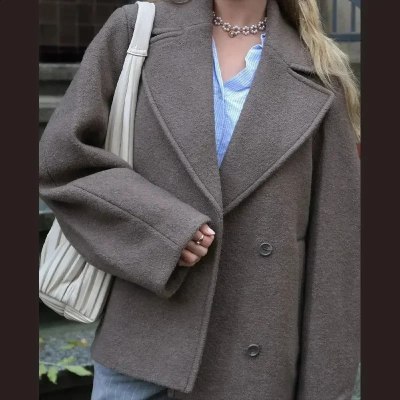 Womens Double Breasted Wool Coat Autumn Winter Fashion Lapel Long Sleeves Short Blazer Jacket Elegant Solid Warm Loose Outwear 251021