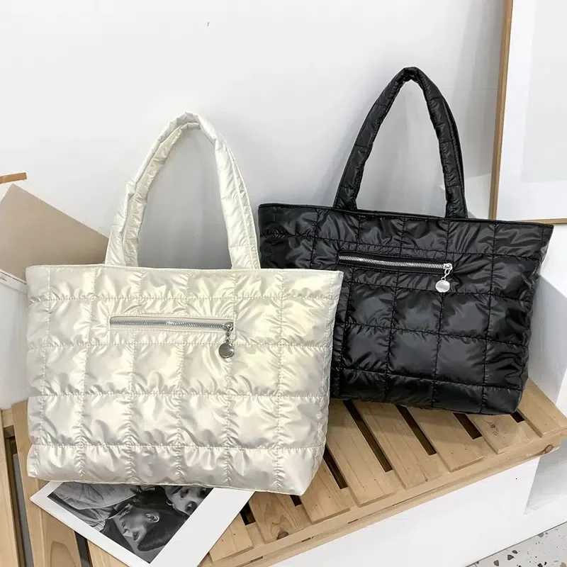 Fashionable Womens Tote Bag Large Capacity Quilted Checkered Handbag Perfect for Daily Outings Travel Work Commuting EtcL251023