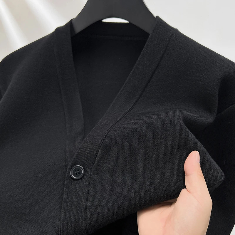 Quality Mens VNeck Knit Cardigan Autumn Winter Solid Color Double Pocket Sweater Coat Casual Commute Menswear Top 251015