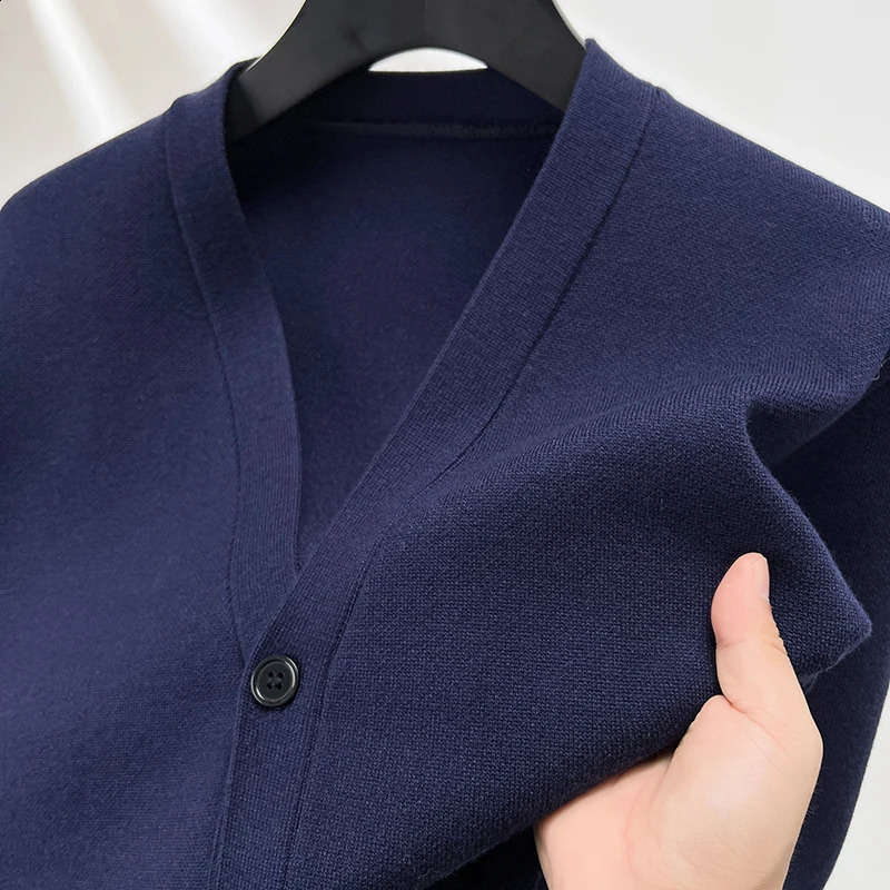Quality Mens VNeck Knit Cardigan Autumn Winter Solid Color Double Pocket Sweater Coat Casual Commute Menswear Top 251015