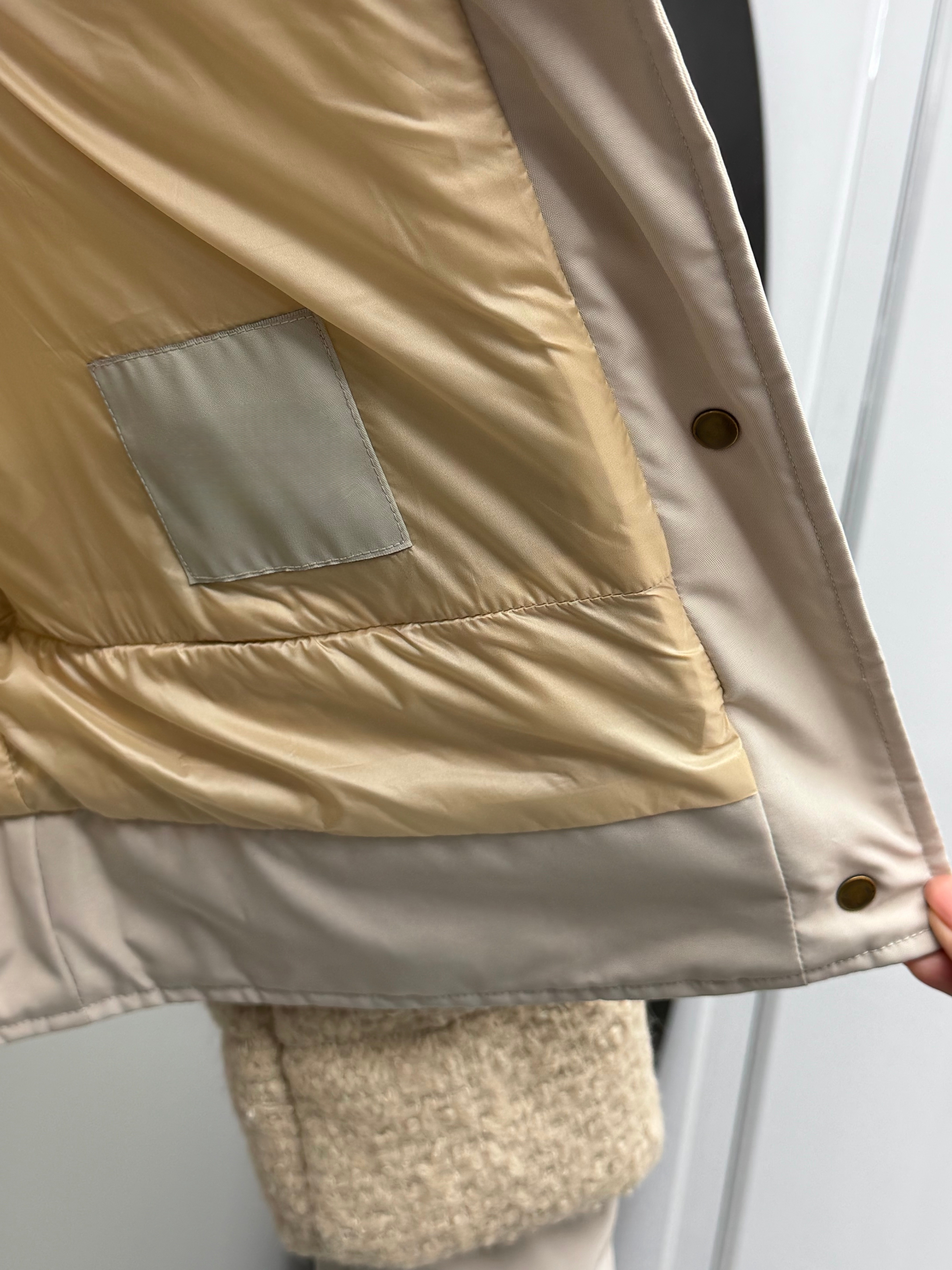 Fashionable and exquisite women's down jacket thickened and warm
