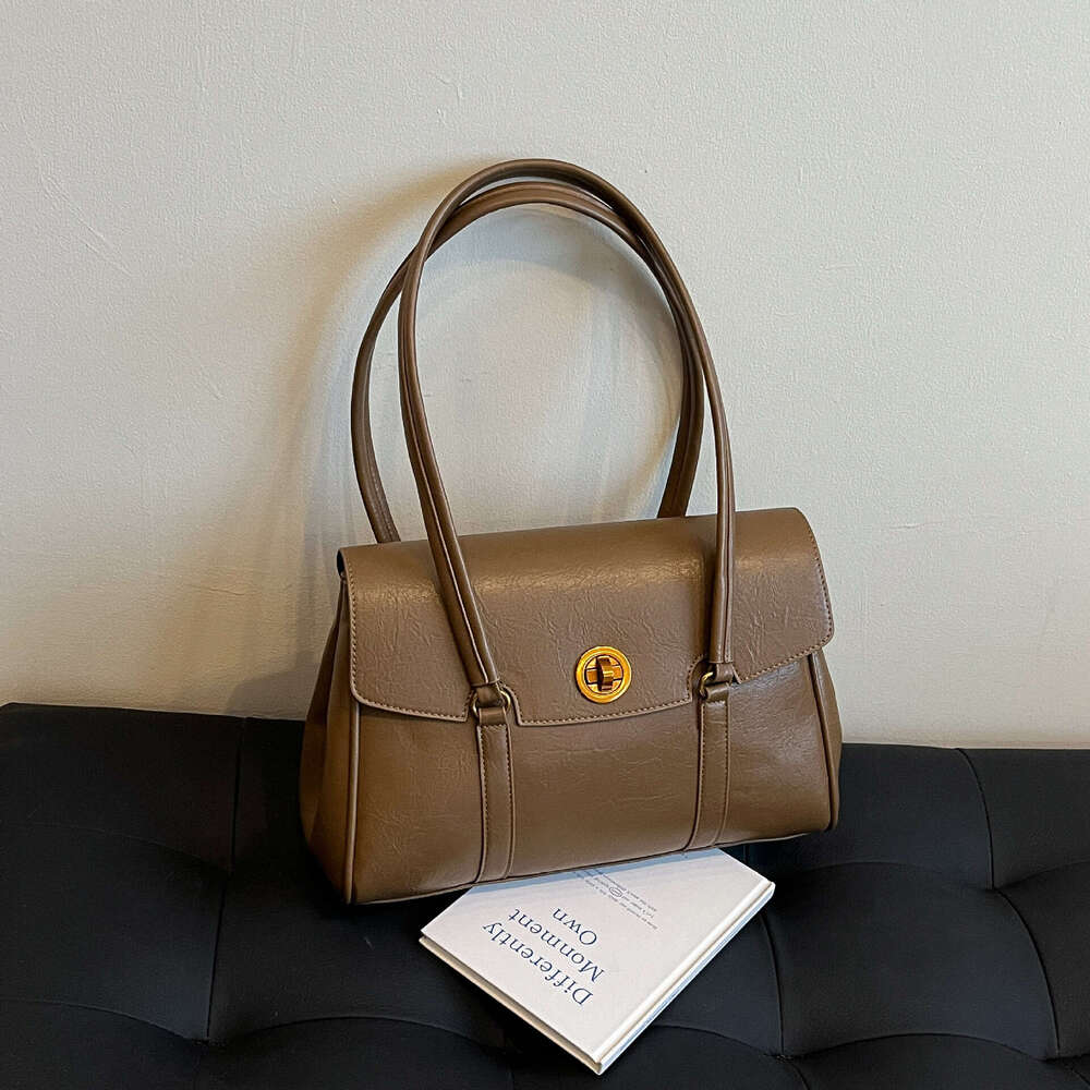 Light French Style Large Capacity Shoulder New Trend Bags With Lock Buckle Simple Commuting Tote Armpit Bag