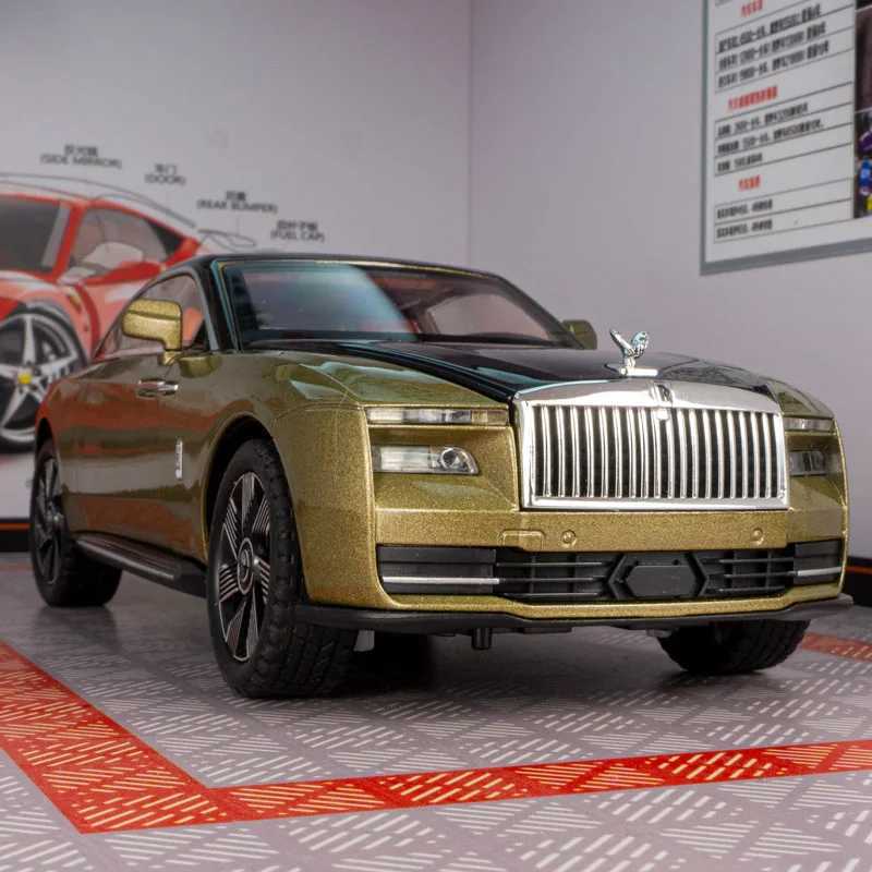 124 RollsRoyce alloy car model doors on both sides that can be opened and the front hood and trunk door can also be openedT251023