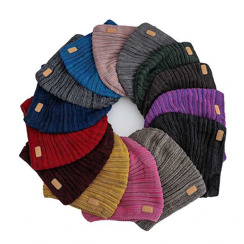 New Sty Unisex Slouchy Winter Hats Men Wen Striped Mix Warm Beanie NIU Label Decor Plush Fur Li Winter Knitted HatW251023