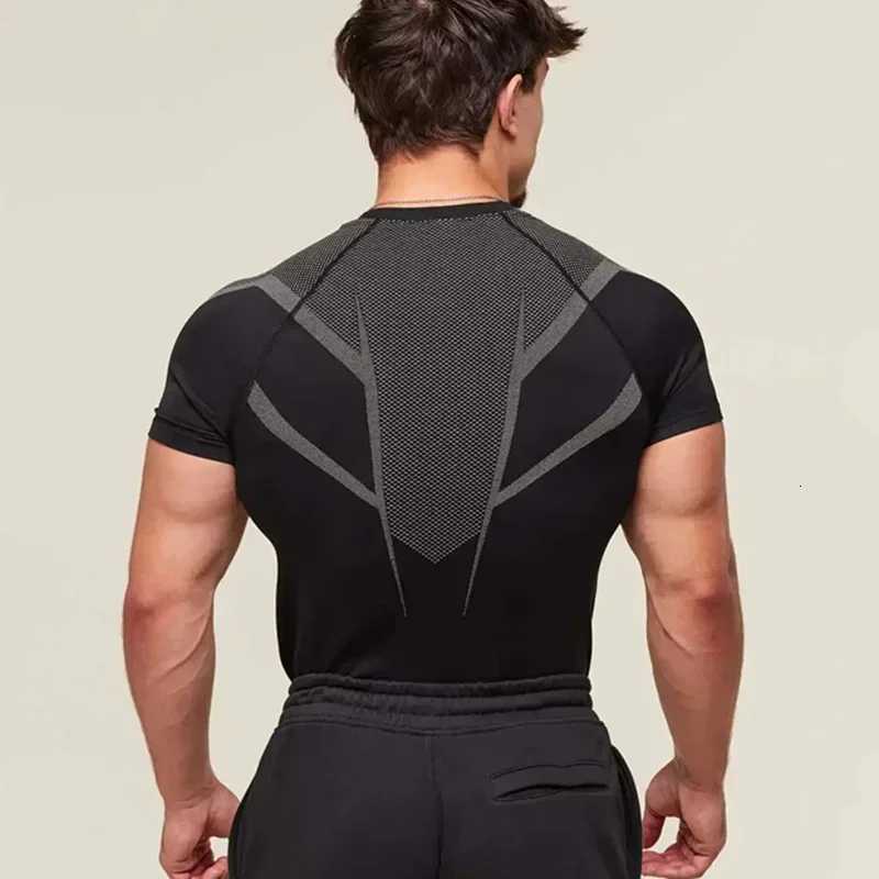 2025 compression shirt mens running Tshirt fast drying sports tight fitness training Tshirt mens sports short sleeved topXJ251023