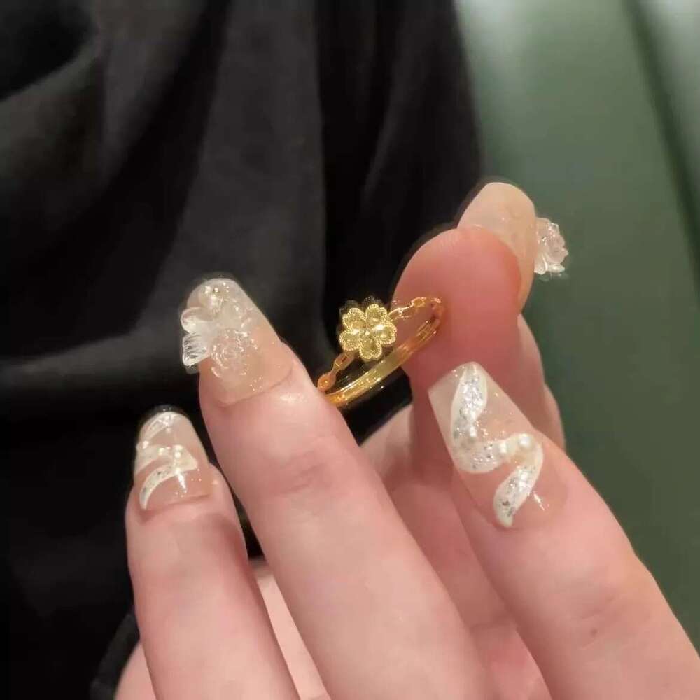 Sparkling Five-Leaf 2025 New Ancient Hammered Ice Small Gold Flower Ring
