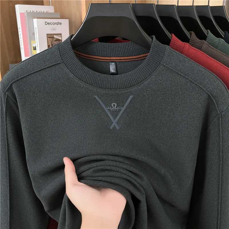New seamless mens hoodie for spring and autumn 2025 business casual skin friendly comfortable round neck long sleeved tshirtXJ251023