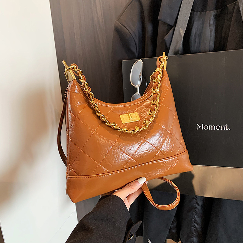 Luxury Brand Designer Bag High-End Oil Leather Small Bag 2025 New Quilted Embroidery Versatile Crossbody Bag Women's Shoulder Underarm Bag