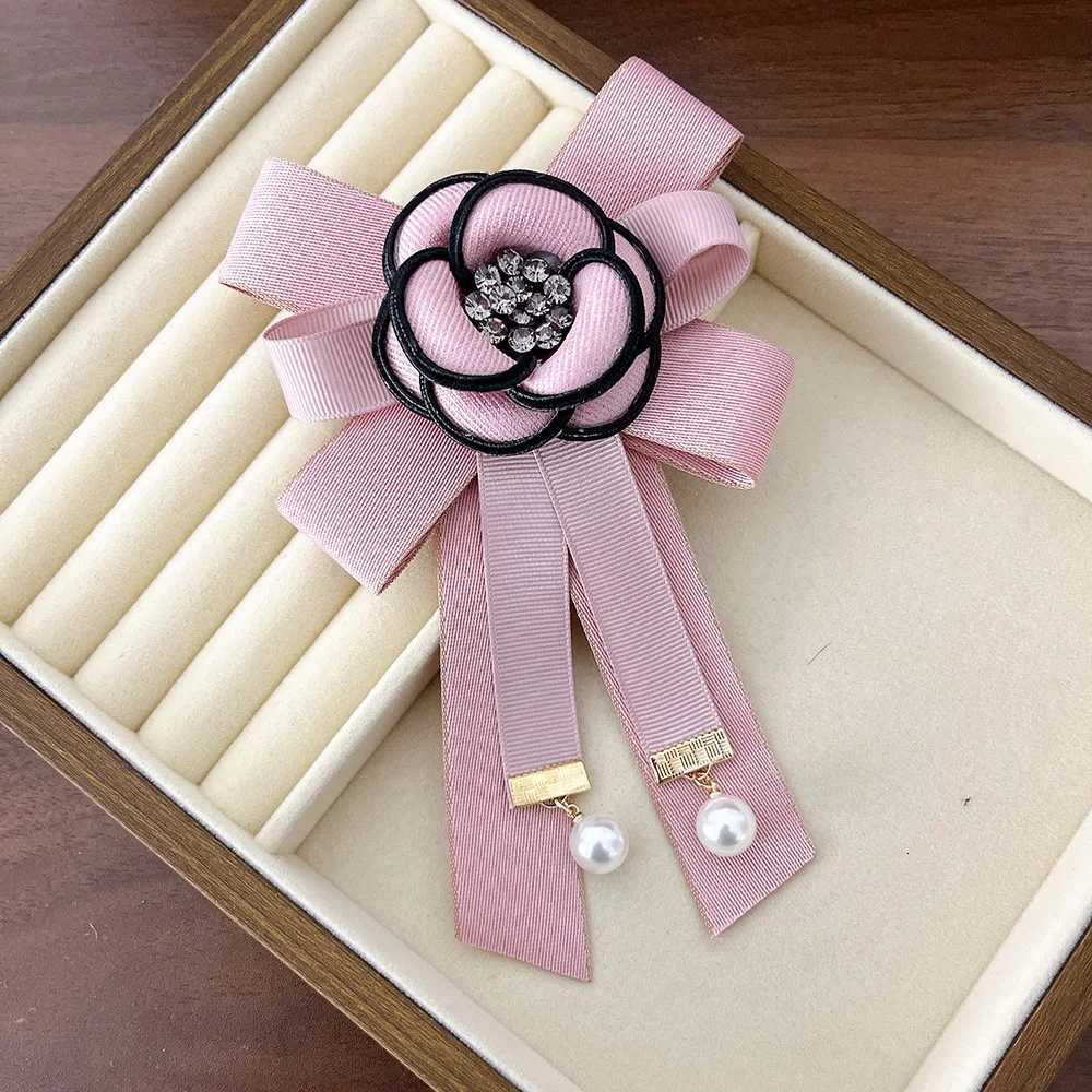 Korean Fabric Bow Brooch Rhinestone Pearl Fashion lia wer Lel Pins Luxry Wedding Party Badge Jewelry Gifts for Wen Y251023