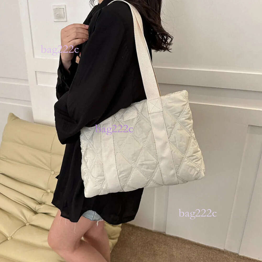 Women Cotton Padding Tote Large Capacity Pluffy Shoulder Purse Solid Color Waterproof Female Autumn Winter Daily Bagh7.3#13.86