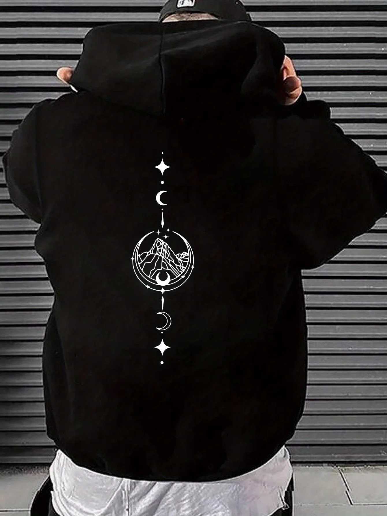 Mens autumn and winter casual fashion loose geometric print long sleeved hooded sweatshirt warm pulloverT251023