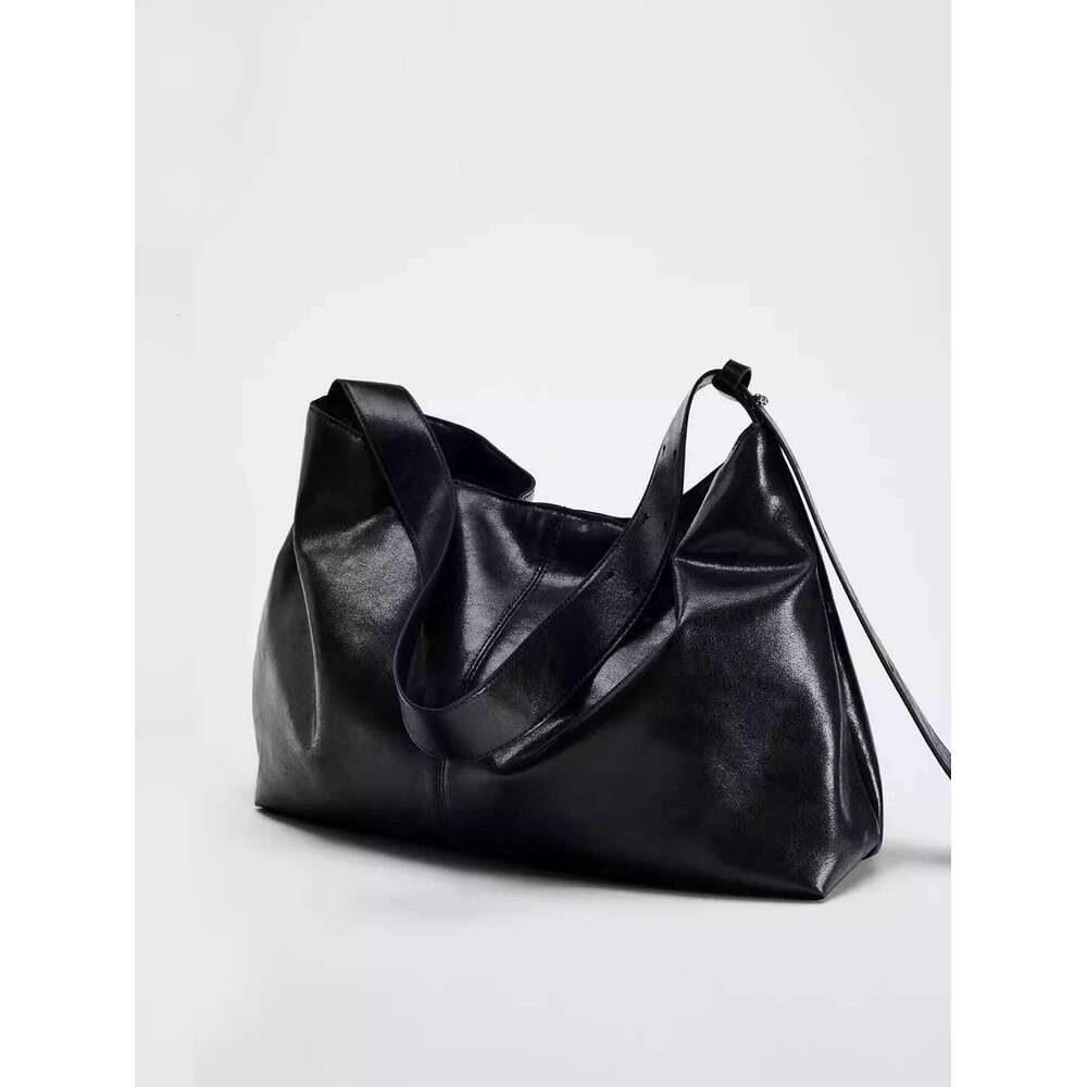 New Black Large Capacity Commuter Leisure Single Shoulder Soft Leather Diagonal Cross Tote Bag For Autumn And Winter