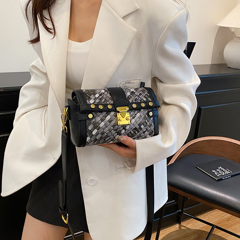 Luxury Brand Designer Bag 2025 New Women's Fashion Chain Versatile Elegant High-End Rivet Large Capacity Shoulder Crossbody Bag