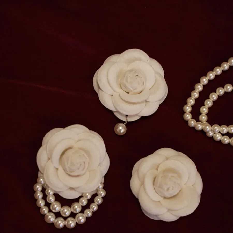 Versatile lia Classic Tweed Style French Vintage Brooch Pearl Chest Needle Pin NonSlip Fashionable Jewelry Accories Y251023