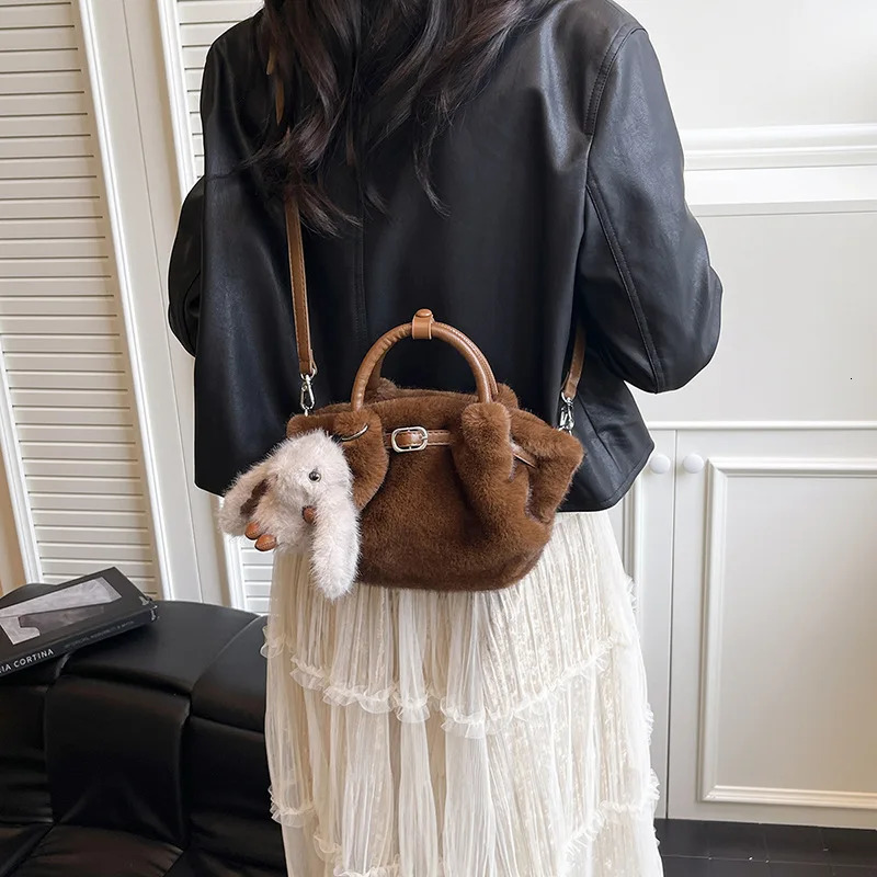 Women Shoulder Crossbody Bag Faux Fur Mini Bucket Plush Handbag Fashion Large Capacity Tote 251018