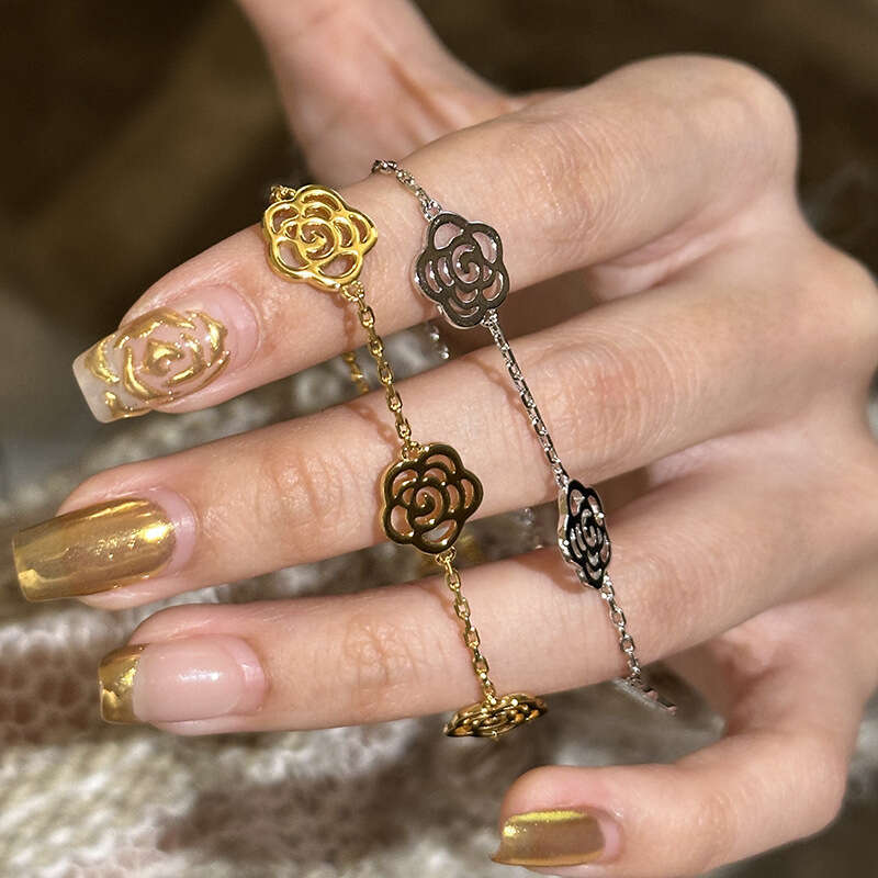 New Hollow Camellia Bracelet 2024 Vintage Style High-Value Design Light Fashion Jewelry
