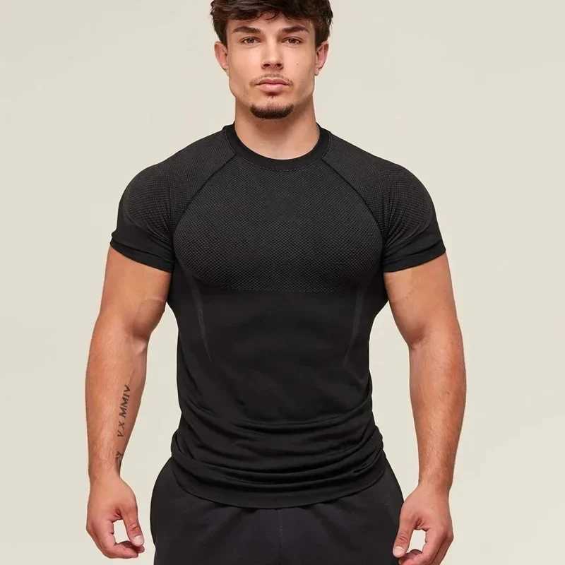 2025 compression shirt mens running Tshirt fast drying sports tight fitness training Tshirt mens sports short sleeved topXJ251023